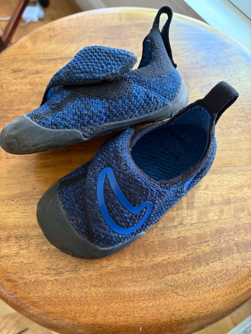 Nike Swoosh 1 sneakers baby/toddler 6.5 Blue and Black